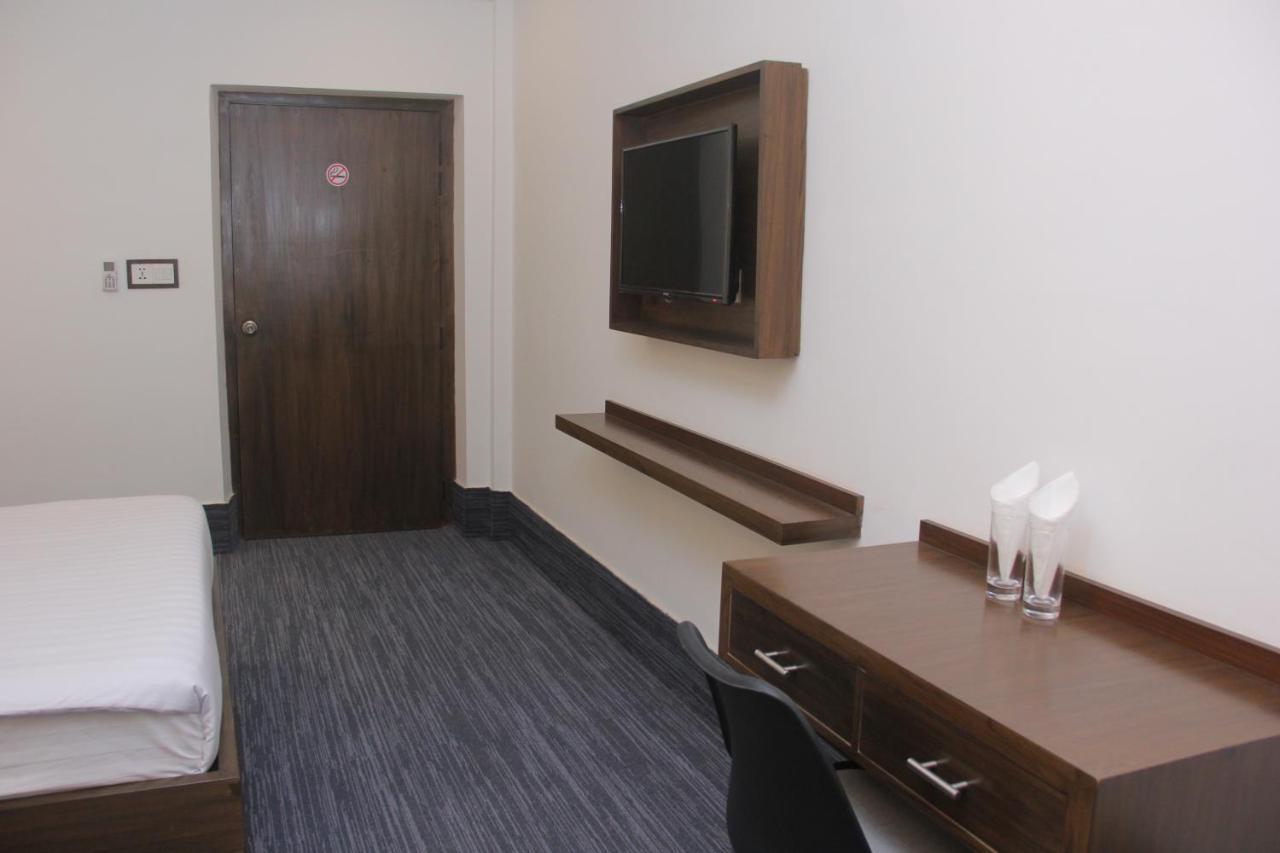 Hotel Zakaria International ダッカ エクステリア 写真
